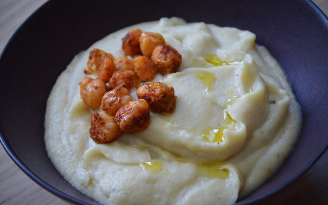 Puré de coliflor con garbanzos sazonados